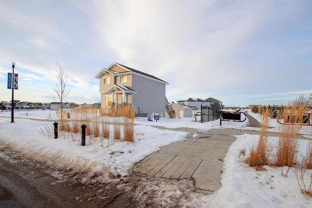 8 Memorial Parkway, House detached with 3 bedrooms, 2 bathrooms and 2 parking in Red Deer County AB | Image 40