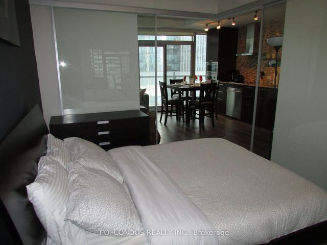 1901 - 12 York St, Condo with 1 bedrooms, 1 bathrooms and 0 parking in Toronto ON | Image 10