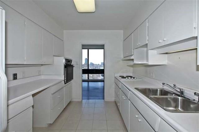 1404 - 619 Avenue Rd, Condo with 2 bedrooms, 2 bathrooms and 1 parking in Toronto ON | Image 11