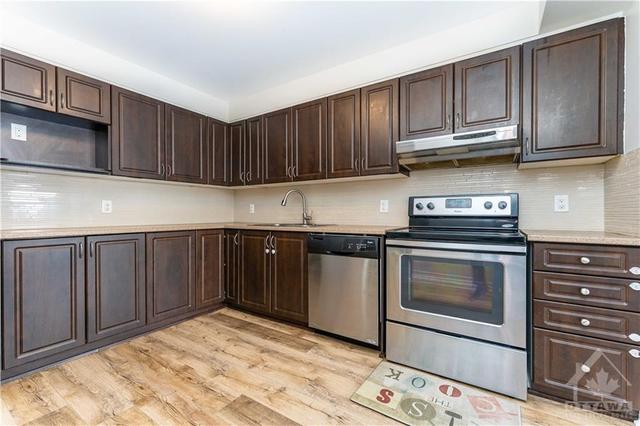 155 Calvington Avenue, Townhouse with 3 bedrooms, 3 bathrooms and 2 parking in Ottawa ON | Image 7