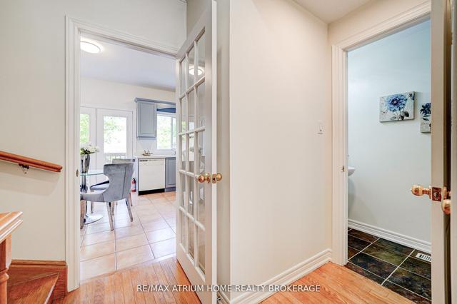 32c Oxford St, House attached with 3 bedrooms, 4 bathrooms and 2 parking in Toronto ON | Image 8