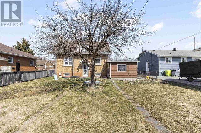 329 Devon Rd, House detached with 3 bedrooms, 1 bathrooms and null parking in Sault Ste. Marie ON | Image 2
