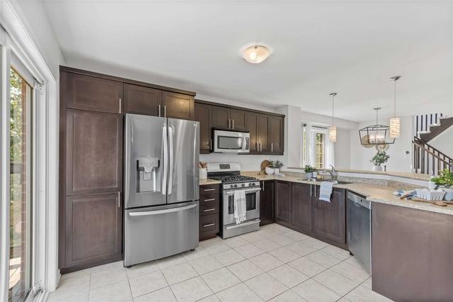 1900 Liatris Dr, House attached with 3 bedrooms, 3 bathrooms and 3 parking in Pickering ON | Image 3