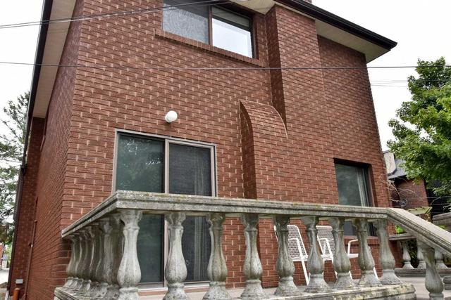 294 Winona Dr, House detached with 3 bedrooms, 2 bathrooms and 3 parking in Toronto ON | Image 3