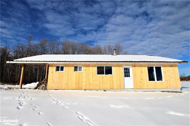 303 Clear Lake Road, House detached with 3 bedrooms, 1 bathrooms and null parking in Parry Sound, Unorganized, Centre Part ON | Image 29