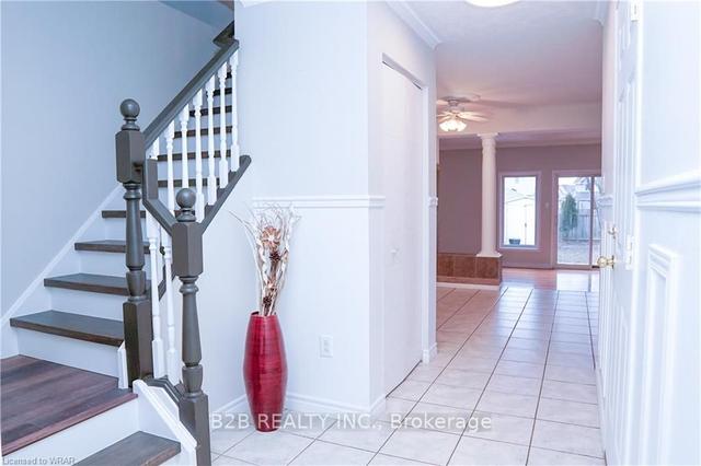 621 Mortimer Dr, House detached with 3 bedrooms, 3 bathrooms and 2 parking in Cambridge ON | Image 11