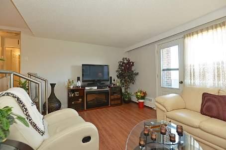 915 Elmsmere Rd, Condo with 2 bedrooms, 1 bathrooms and 1 parking in Ottawa ON | Image 3