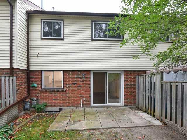 28 Donald St, Townhouse with 3 bedrooms, 2 bathrooms and 1 parking in Barrie ON | Image 16