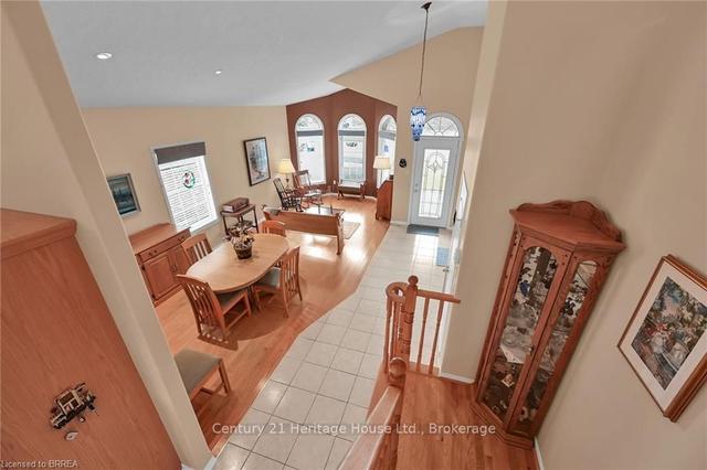 28 Varley Cres, House detached with 4 bedrooms, 3 bathrooms and 4 parking in Brantford ON | Image 10