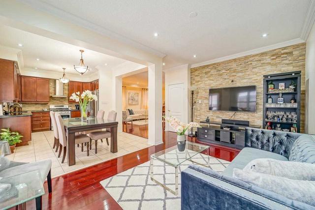 82 Botavia Downs Dr, House detached with 4 bedrooms, 4 bathrooms and 4 parking in Brampton ON | Image 38