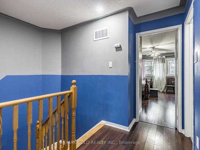 124 Kenwood Dr, Townhouse with 3 bedrooms, 3 bathrooms and 2 parking in Brampton ON | Image 3