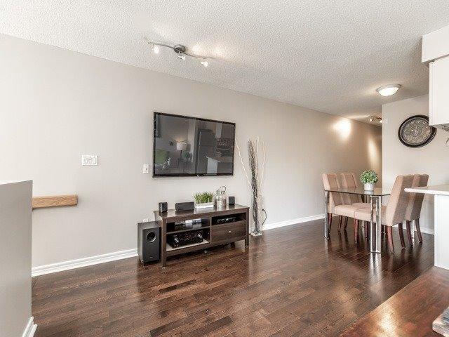 302 - 60 Aerodrome Cres, Townhouse with 2 bedrooms, 2 bathrooms and 1 parking in Toronto ON | Image 8