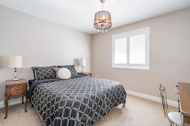 14 Wildflower Crt, House detached with 2 bedrooms, 4 bathrooms and 4 parking in Barrie ON | Image 3