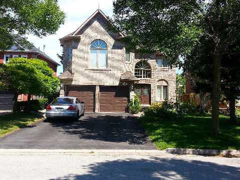1013 Lytton Crt, House detached with 2 bedrooms, 1 bathrooms and 2 parking in Pickering ON | Image 1