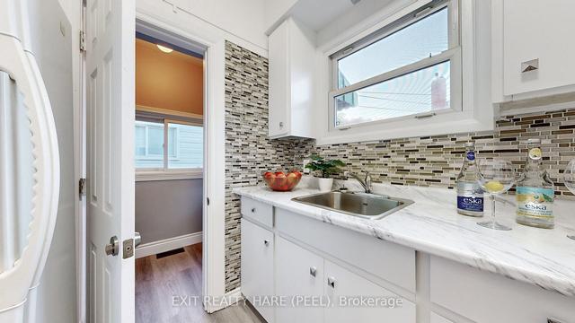214 Rosslyn Ave S, House detached with 3 bedrooms, 3 bathrooms and 2 parking in Hamilton ON | Image 5