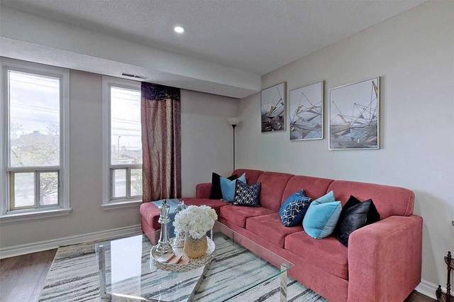 34 - 40 Rexdale Blvd, Townhouse with 3 bedrooms, 2 bathrooms and 1 parking in Toronto ON | Image 2