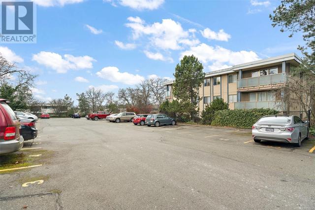 219 - 1025 Inverness Rd, Condo with 1 bedrooms, 1 bathrooms and 1 parking in Saanich BC | Image 4