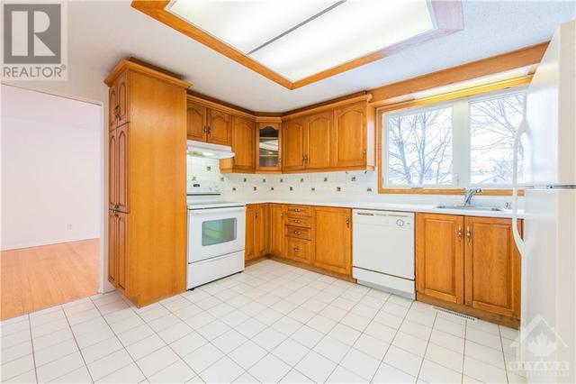 1852 Appleford Street, House detached with 4 bedrooms, 3 bathrooms and 2 parking in Ottawa ON | Image 11
