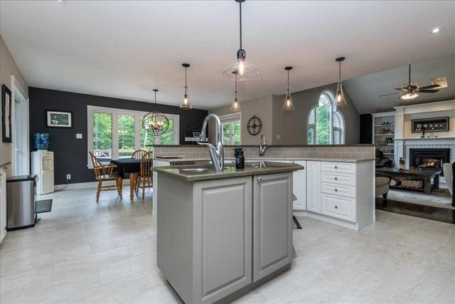323 Scarlett Line, House detached with 4 bedrooms, 4 bathrooms and 18 parking in Oro Medonte ON | Image 39