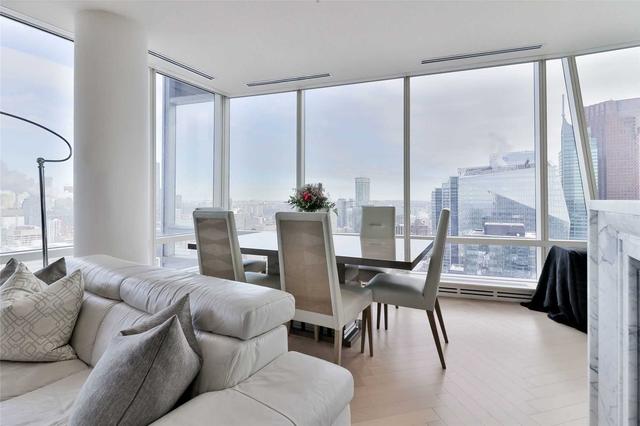 5204 - 180 University Ave, Condo with 2 bedrooms, 3 bathrooms and 2 parking in Toronto ON | Image 9