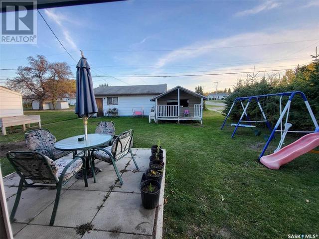 205 Oak Street, House detached with 3 bedrooms, 2 bathrooms and null parking in Porcupine Plain SK | Image 39