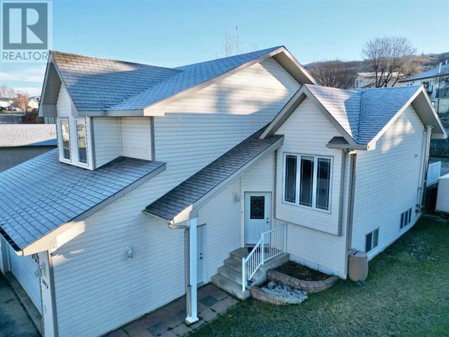 7013 99 Street, House detached with 4 bedrooms, 2 bathrooms and 4 parking in Peace River AB | Image 1