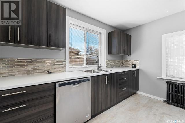 712 Main Street S, House detached with 2 bedrooms, 2 bathrooms and null parking in Moose Jaw SK | Image 17