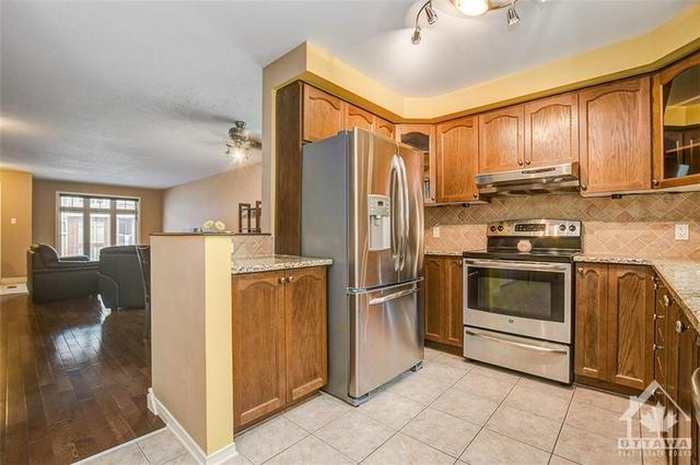 562 Reardon Private, House attached with 3 bedrooms, 2 bathrooms and 1 parking in Ottawa ON | Image 13