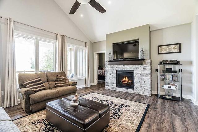927 Adams Rd, House detached with 4 bedrooms, 2 bathrooms and 5 parking in Innisfil ON | Image 23