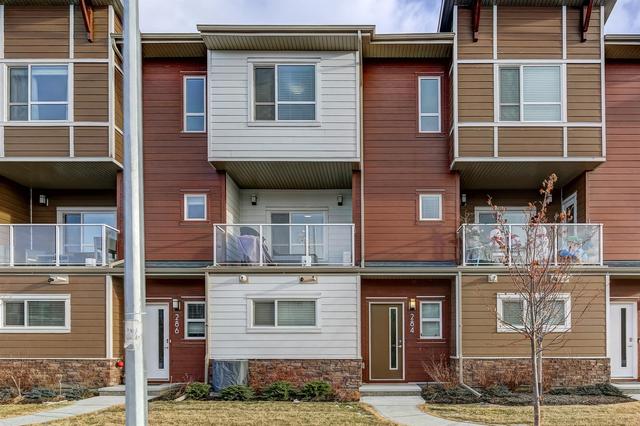 284 Harvest Hills Way Ne, Home with 3 bedrooms, 2 bathrooms and 2 parking in Calgary AB | Image 2