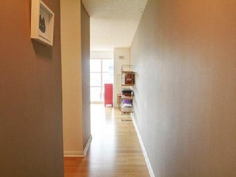 619 - 11 St Joseph St, Condo with 1 bedrooms, 1 bathrooms and null parking in Toronto ON | Image 2