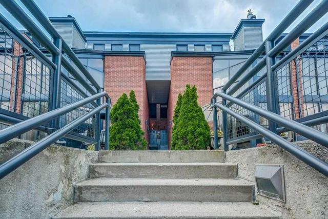Th19 - 100 Arbors Lane, Townhouse with 3 bedrooms, 2 bathrooms and 2 parking in Vaughan ON | Image 2