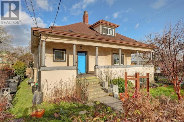 203 Skinner St, House detached with 6 bedrooms, 3 bathrooms and 3 parking in Victoria BC | Image 1