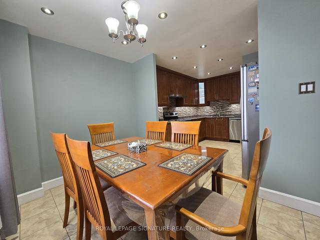 212 - 1055 A Forestwood Dr, Townhouse with 3 bedrooms, 2 bathrooms and 1 parking in Mississauga ON | Image 17