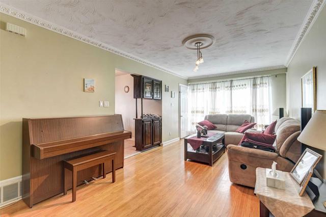 67 Overture Rd, House semidetached with 3 bedrooms, 2 bathrooms and 5 parking in Toronto ON | Image 4