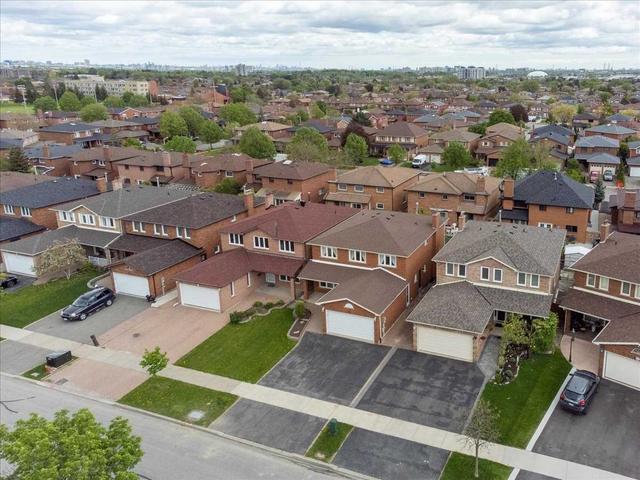 61 Jackman Cres, House detached with 4 bedrooms, 3 bathrooms and 4 parking in Vaughan ON | Image 32