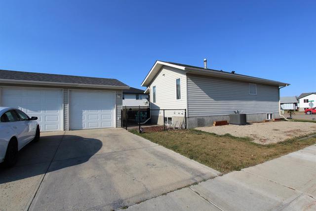 7 Heenan Court, House detached with 4 bedrooms, 2 bathrooms and 5 parking in Red Deer County AB | Image 38
