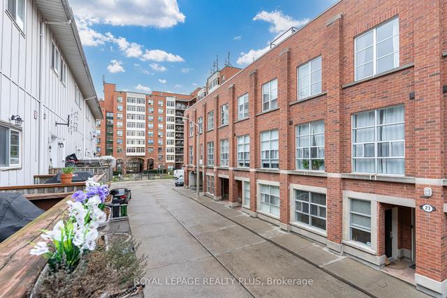 25 Pear Tree Mews, House attached with 3 bedrooms, 3 bathrooms and 1 parking in Toronto ON | Image 29