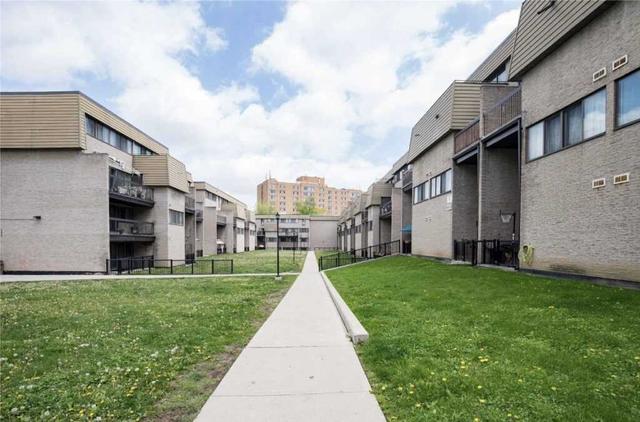 243 - 2095 Roche Crt, Townhouse with 3 bedrooms, 2 bathrooms and 1 parking in Mississauga ON | Image 8