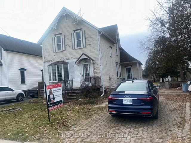 407 Maude St, House detached with 3 bedrooms, 2 bathrooms and 3 parking in Petrolia ON | Image 1