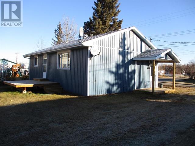 412 1st Street, House detached with 2 bedrooms, 1 bathrooms and 6 parking in Manning AB | Image 8