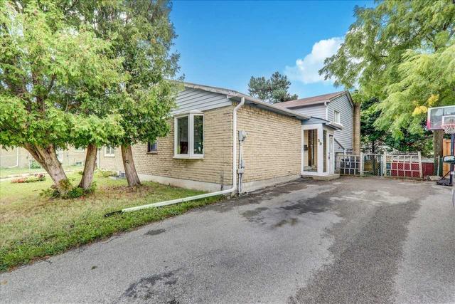 39 Murison Blvd, House semidetached with 3 bedrooms, 2 bathrooms and 3 parking in Toronto ON | Image 1