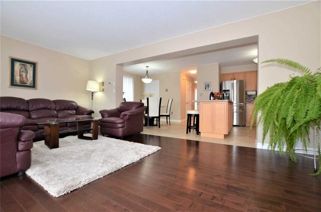 20 Clythe Creek Dr, House detached with 3 bedrooms, 2 bathrooms and 3 parking in Guelph ON | Image 3