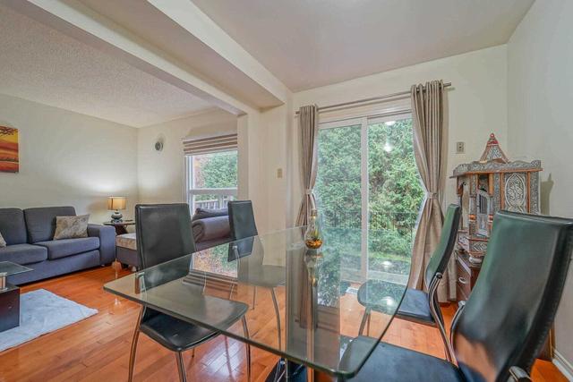 738 Winterton Way, Townhouse with 3 bedrooms, 4 bathrooms and 3 parking in Mississauga ON | Image 2