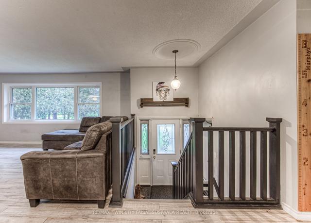 2 Centre St, House detached with 3 bedrooms, 2 bathrooms and 8 parking in Brant ON | Image 2