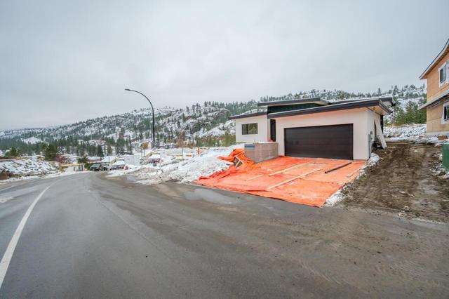 3296 Evergreen Drive, House detached with 3 bedrooms, 2 bathrooms and 2 parking in Penticton BC | Image 31