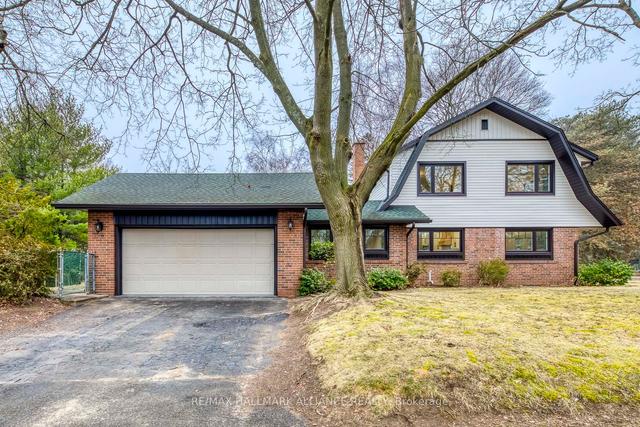 134 Abbey Crt, House detached with 4 bedrooms, 4 bathrooms and 6 parking in Oakville ON | Image 1