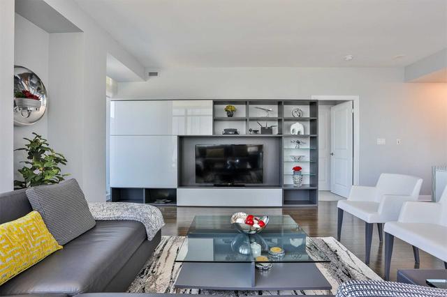 2603 - 18 Yorkville Ave, Condo with 2 bedrooms, 2 bathrooms and 2 parking in Toronto ON | Image 7