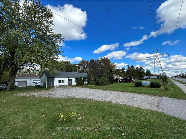 1938 Gore Rd, House detached with 3 bedrooms, 2 bathrooms and 16 parking in London ON | Image 5