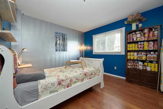 76 Lillian Cres, House detached with 3 bedrooms, 2 bathrooms and 4 parking in Barrie ON | Image 9